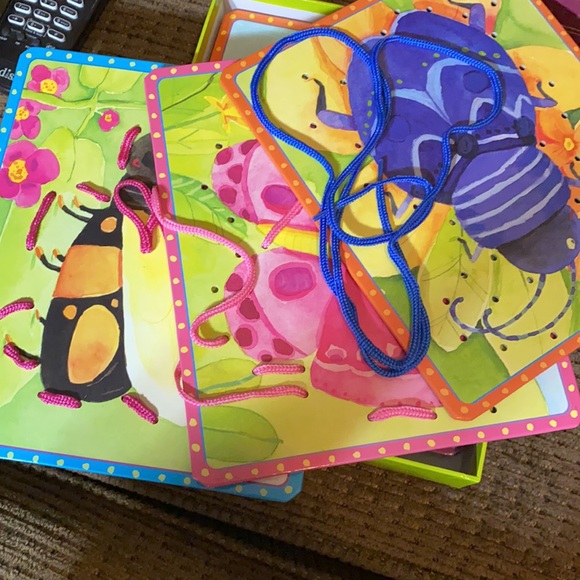 eeBoo more friendly bugs Lacing Cards 8 cards & laces for ages 3 and up - Picture 7 of 9